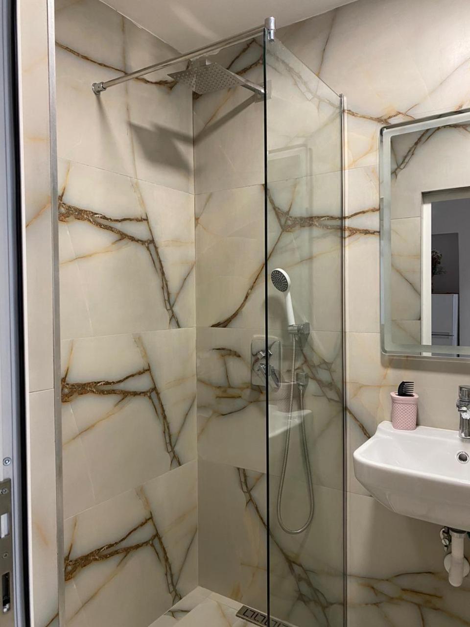 Central Welcoming Apartment In Τίρανα Εξωτερικό φωτογραφία